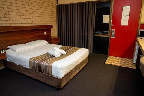 Sarina Motor Inn - New South Wales Tourism  1