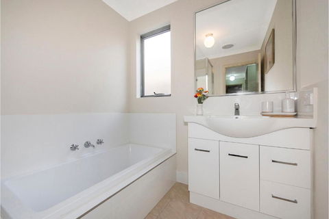 Serene Oasis - 3 Bedroom Getaway - New South Wales Tourism  1