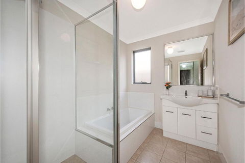 Serene Oasis - 3 Bedroom Getaway - New South Wales Tourism  3