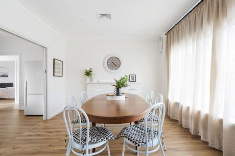 Space And Comfort On Marshall - New South Wales Tourism  0
