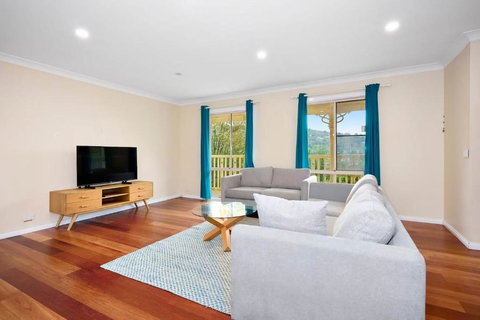 Spacious 3BR Family Haven In Upper Ferntree Gully - New South Wales Tourism  1