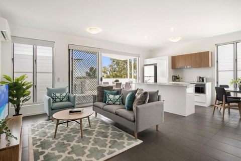 Spacious Apartment With Generous Entertaining - New South Wales Tourism  0