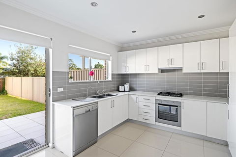 Spacious Double Ensuite Room In Revesby - Seconds To Shops - New South Wales Tourism  3