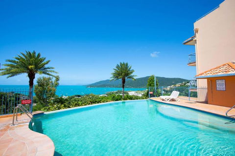STAR VIEW 9, POOL, WIFI, SLEEP 4, BEST VIEWS IN AIRLIE - New South Wales Tourism  0