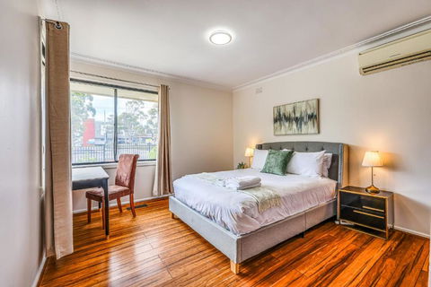 StayAU Family-Friendly 3BR Getaway In Malvern - New South Wales Tourism  1