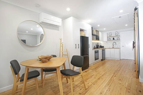Stylish Guesthouse In The Heart Of Belrose - New South Wales Tourism  1