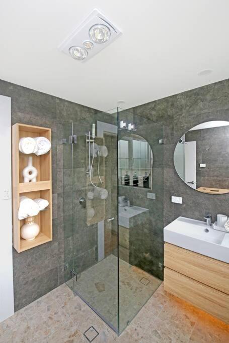 Stylish Guesthouse In The Heart Of Belrose - New South Wales Tourism  2