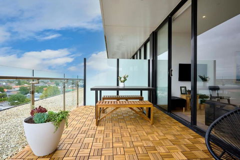 Stylish Urban Retreat Prime Location - New South Wales Tourism  0