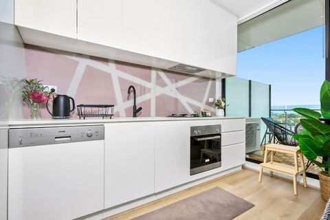 Stylish Urban Retreat Prime Location - New South Wales Tourism  3