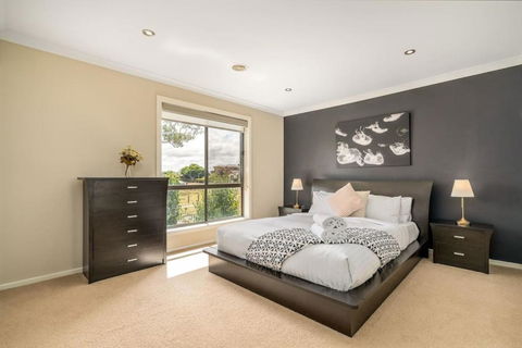 Superb 3BR Townhouse Near Town Centre - New South Wales Tourism  1