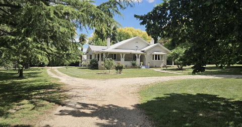The Avenue Anahdale - Hidden 2.7 Acre Estate In Town - New South Wales Tourism  0