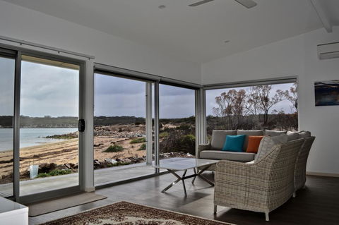 Beachside - New South Wales Tourism  0