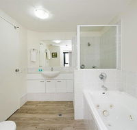 Beachside Neptune Resort Apt Upgraded - New South Wales Tourism 