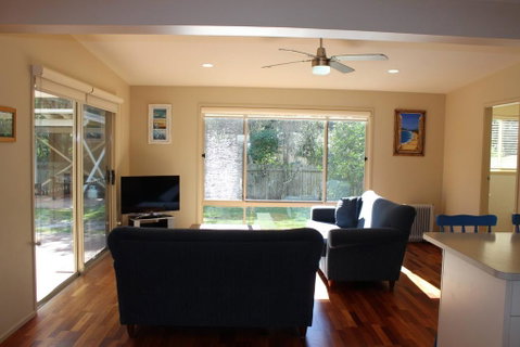 BEACHSIDE VILLA 2 - New South Wales Tourism  3