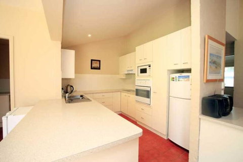 BEACHSIDE VILLA 2 - New South Wales Tourism  0