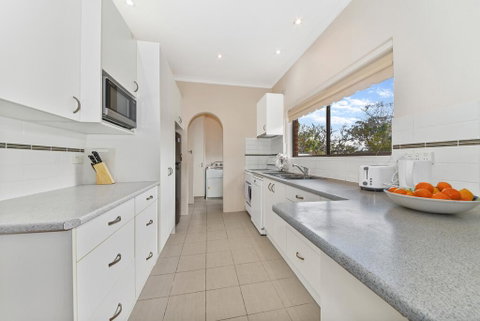BEAUTIFUL HOLIDAY HOME CLOSE TO KU-RING-GAI CHASE NNT328 - New South Wales Tourism  3