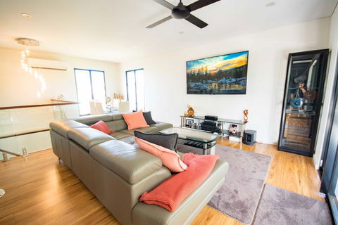Beautiful Modern Luxury - New South Wales Tourism  0