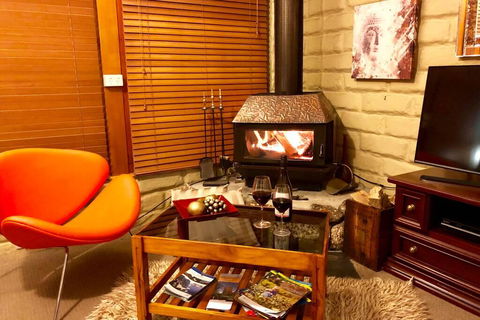 BEAUTIFUL RETREAT - 20 Mins To CBD And Only 10 Mins To MONA! - New South Wales Tourism  3