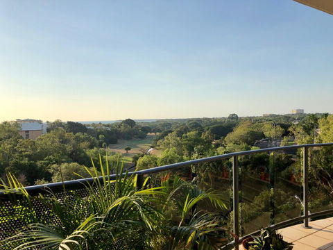 Beautiful Spacious City Apartment With Views Out To The Arafura Sea - New South Wales Tourism  2