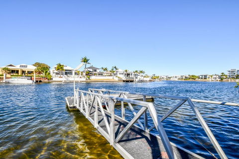 Beautiful Waterfront Home- CHELSEA - New South Wales Tourism  1