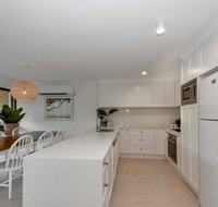 BEAUTIFULLY RENOVATED OCEANSIDE APARTMENT - New South Wales Tourism 