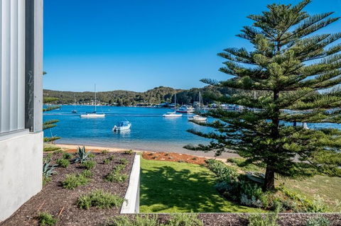 Beauty On Booker Bay - New South Wales Tourism  1