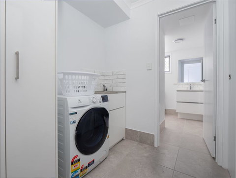 Beerburrum St, 2/22 Dicky Beach - New South Wales Tourism  3