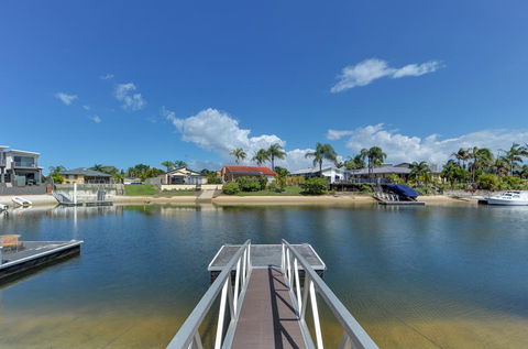 Belle Of Broadbeach - New South Wales Tourism  3