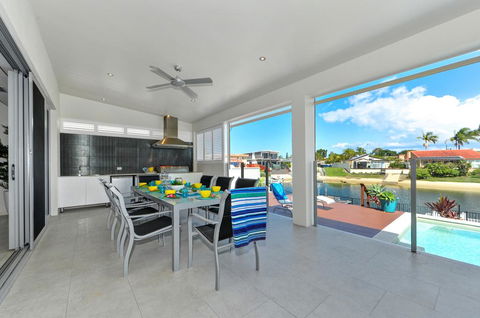 Belle Of Broadbeach - New South Wales Tourism  2