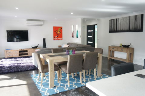 Ben's Place - Modern & Convenient - New South Wales Tourism  0