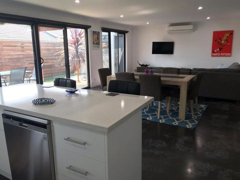 Ben's Place - Modern & Convenient - New South Wales Tourism  1