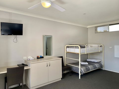 Bermagui Beach Hotel - New South Wales Tourism  1