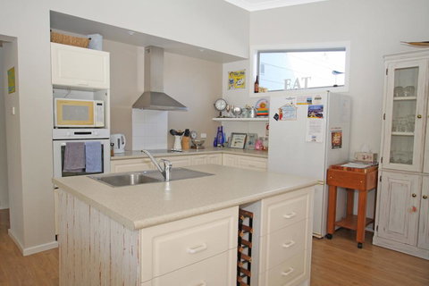 Berrara's Home Away From Home - New South Wales Tourism  3