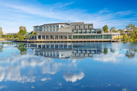 Best Western Plus North Lakes Hotel - New South Wales Tourism  0