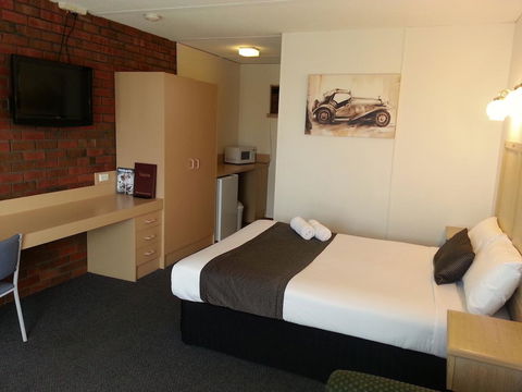 Big Valley Lakeside Paradise Motor Inn - New South Wales Tourism  2