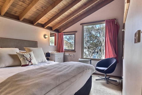 Bindi - Alpine Getaways's Chalet At Tower Rd - New South Wales Tourism  0