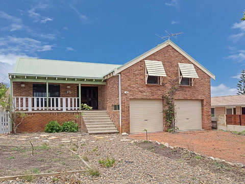 Birubi Beach House' 14 Campbell Avenue - Fantastic House And Close To The Surf Beach - New South Wales Tourism  0