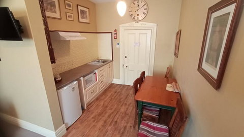 Blakes Manor Self Contained Heritage Accommodation - New South Wales Tourism  1