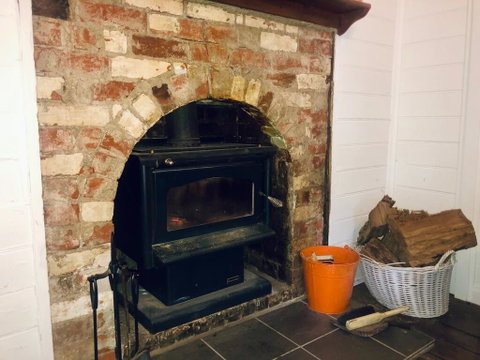 Blue Duck Cottage, Village Comfort, Fireplace - New South Wales Tourism  3