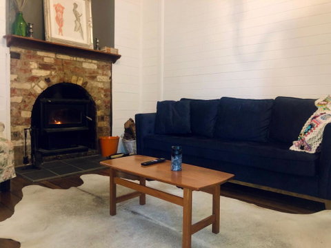 Blue Duck Cottage, Village Comfort, Fireplace - New South Wales Tourism  1