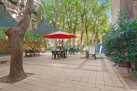 Blue Parrot Youth Hostel - New South Wales Tourism  1