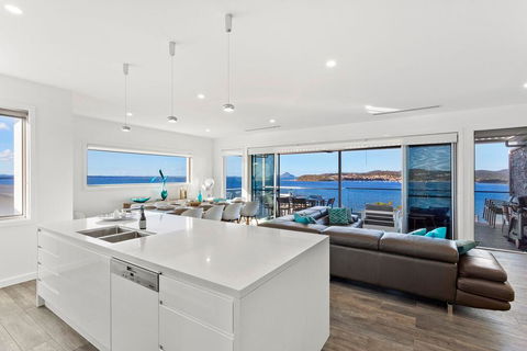 Blue Water Splendour - Infinity Pool And Amazing Views!! - New South Wales Tourism  3