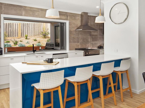 Blue Waves - New South Wales Tourism  1