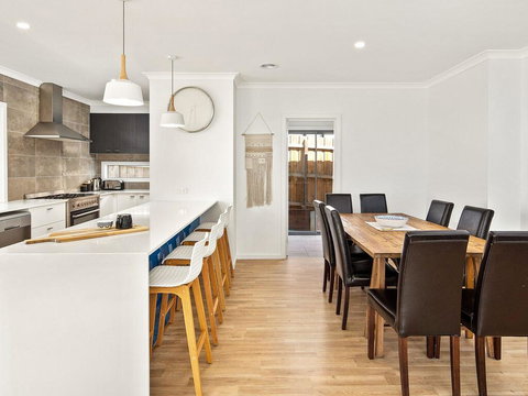 Blue Waves - New South Wales Tourism  2