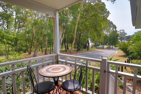 Bluewater Executive Villa In Raffertys Resort - New South Wales Tourism  2
