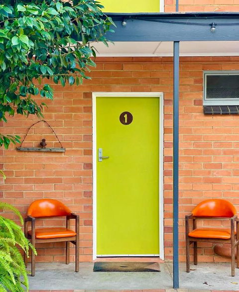 WARBURTON MOTEL - Where Mid-century Style Meets The Mountains - New South Wales Tourism  2