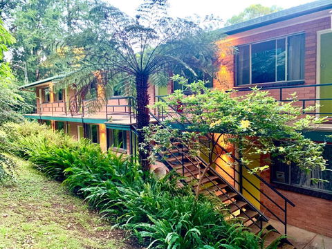 WARBURTON MOTEL - Where Mid-century Style Meets The Mountains - New South Wales Tourism  3