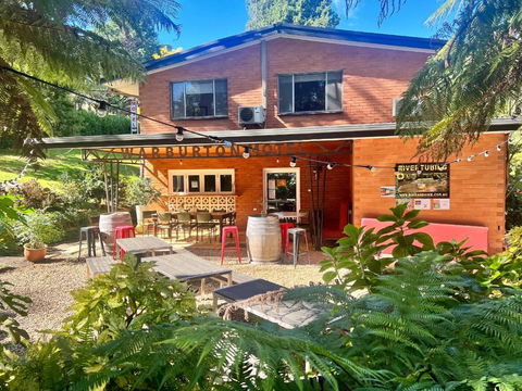 WARBURTON MOTEL - Where Mid-century Style Meets The Mountains - New South Wales Tourism  0