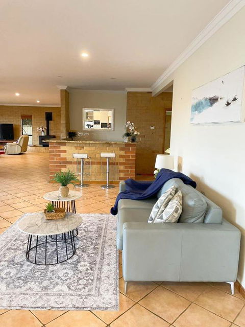 Waterfront Entire Luxury House With Bay View And Pool - New South Wales Tourism  3
