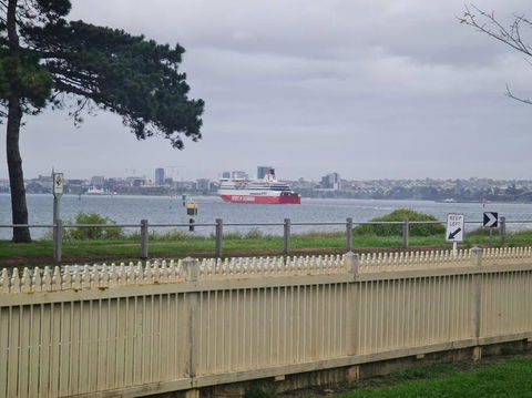 Waterfront Quiet Stay Off Geelong & Avalon Airport - New South Wales Tourism  0